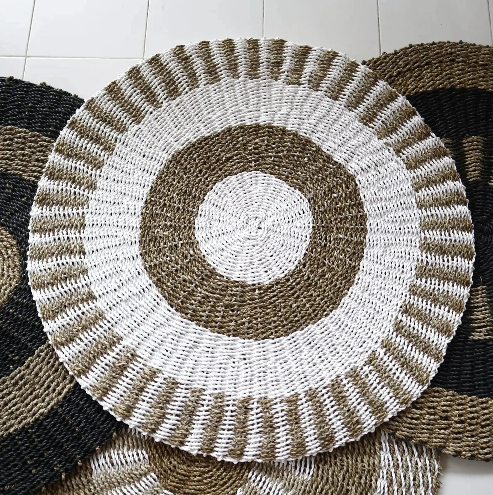 tappeto bianco e nero naturale